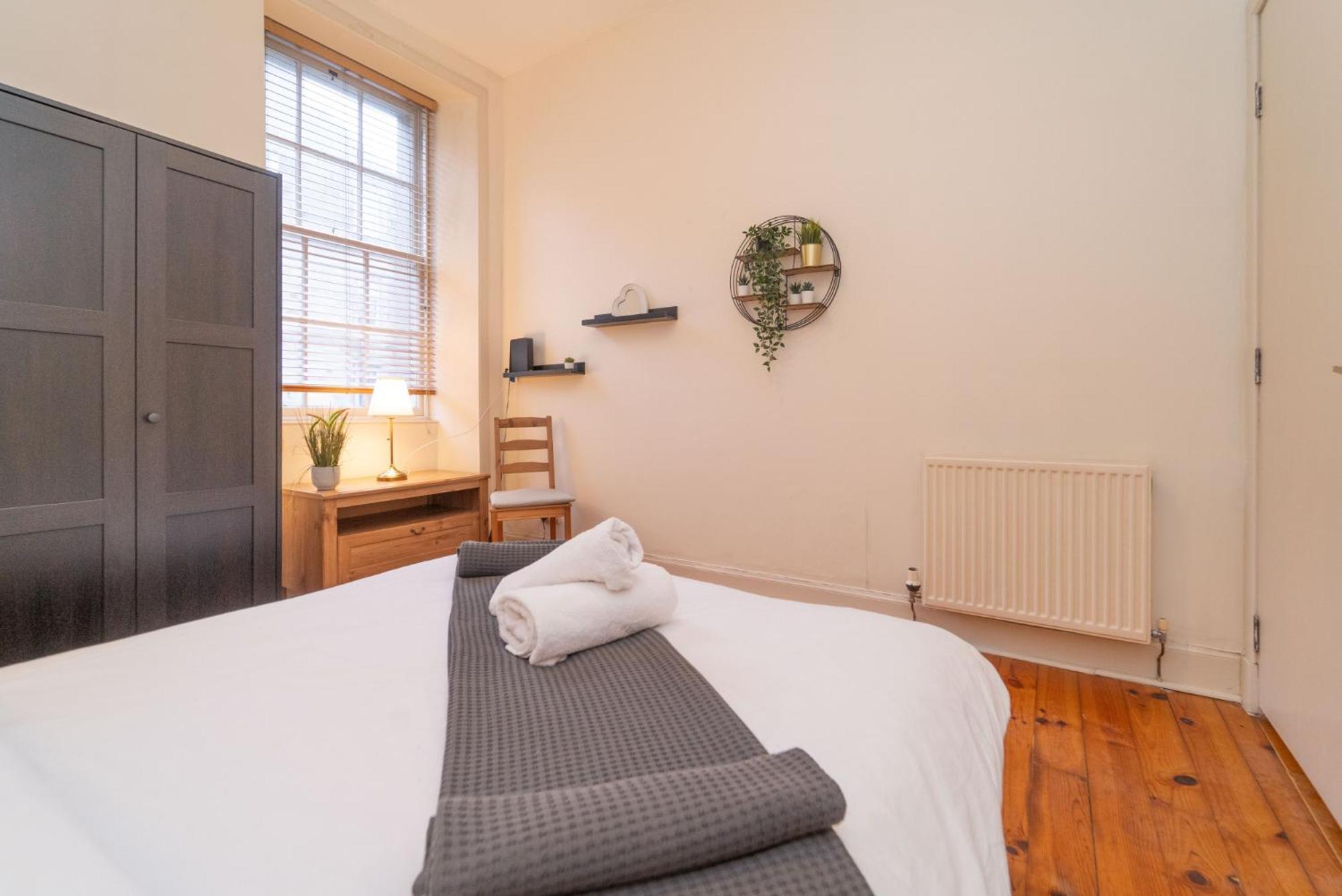 Large City Corner Apartment Edinburgh Exterior photo