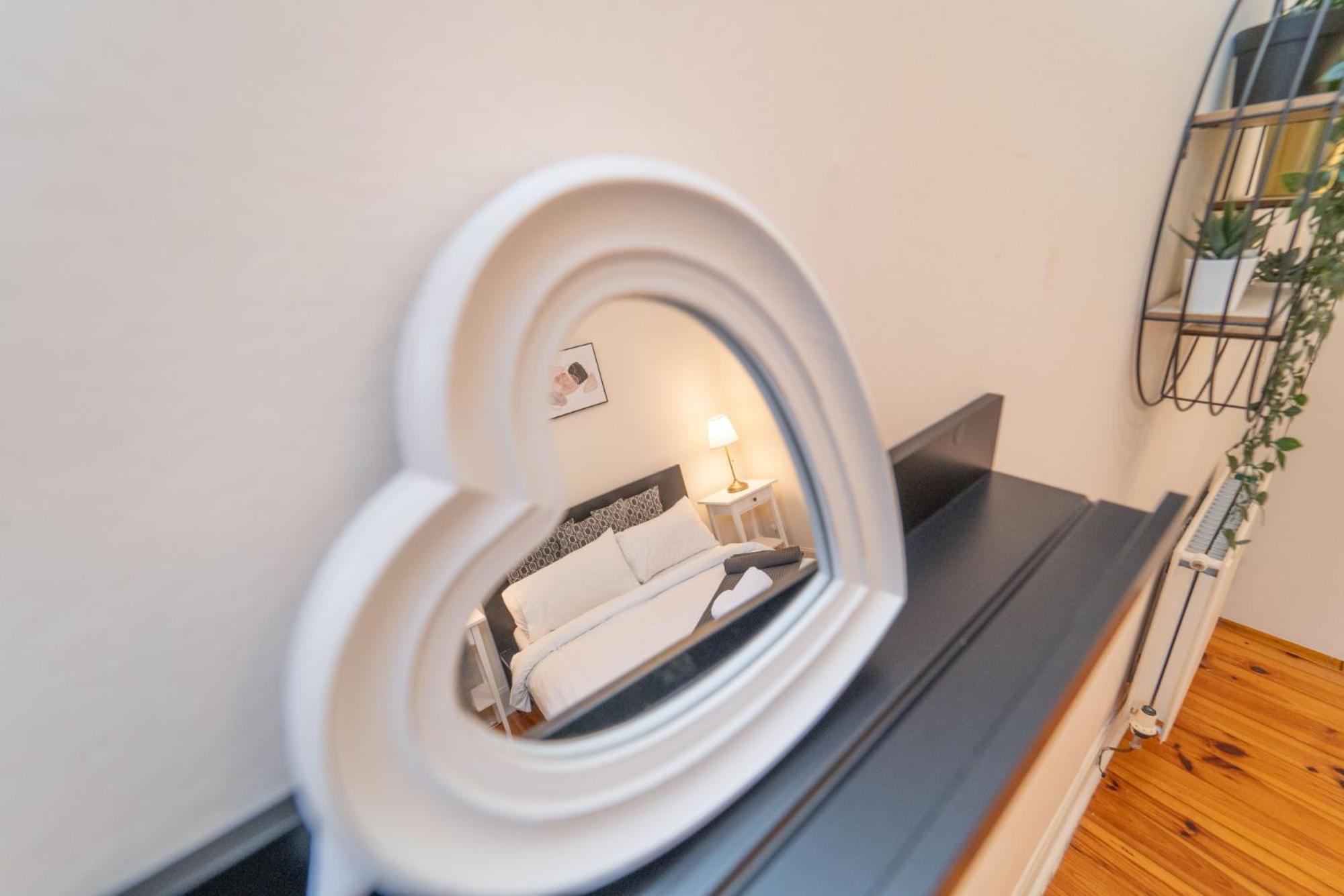 Large City Corner Apartment Edinburgh Exterior photo