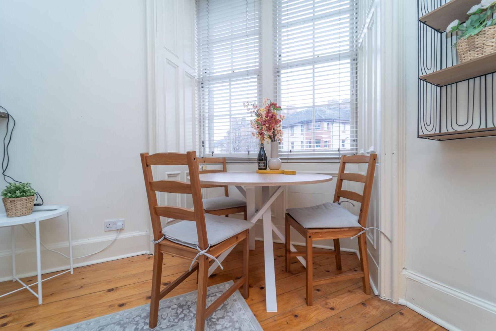 Large City Corner Apartment Edinburgh Exterior photo